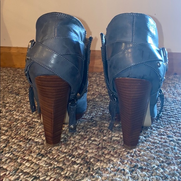 GUESS heels - Picture 3 of 4